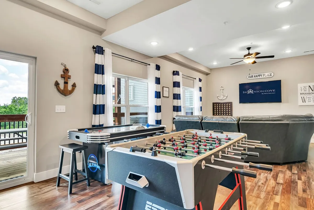 clubhaus クラブハウス　smathers and branson Just Listed - 8408 Hillside Ave. - $39,975,000 5 Beds / 9